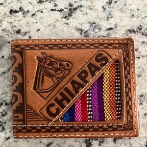 Like New Leather Wallet Handcrafted Horse w/Word "Chiapas" Tan Beige 8.2 x 3.2